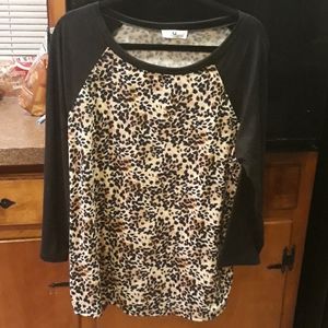 Animal print sleeve long sleeve top